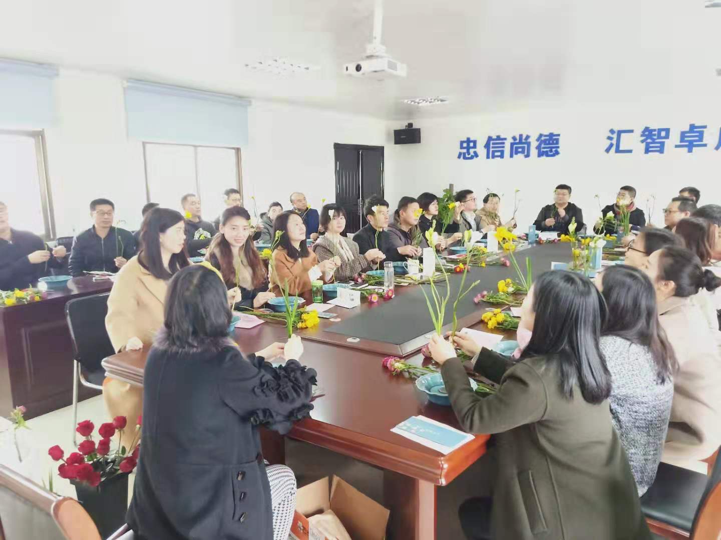 公司開展小原流花道興趣培訓(xùn)課